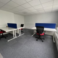Maestro cantilever with Red altino chairs and blue screens